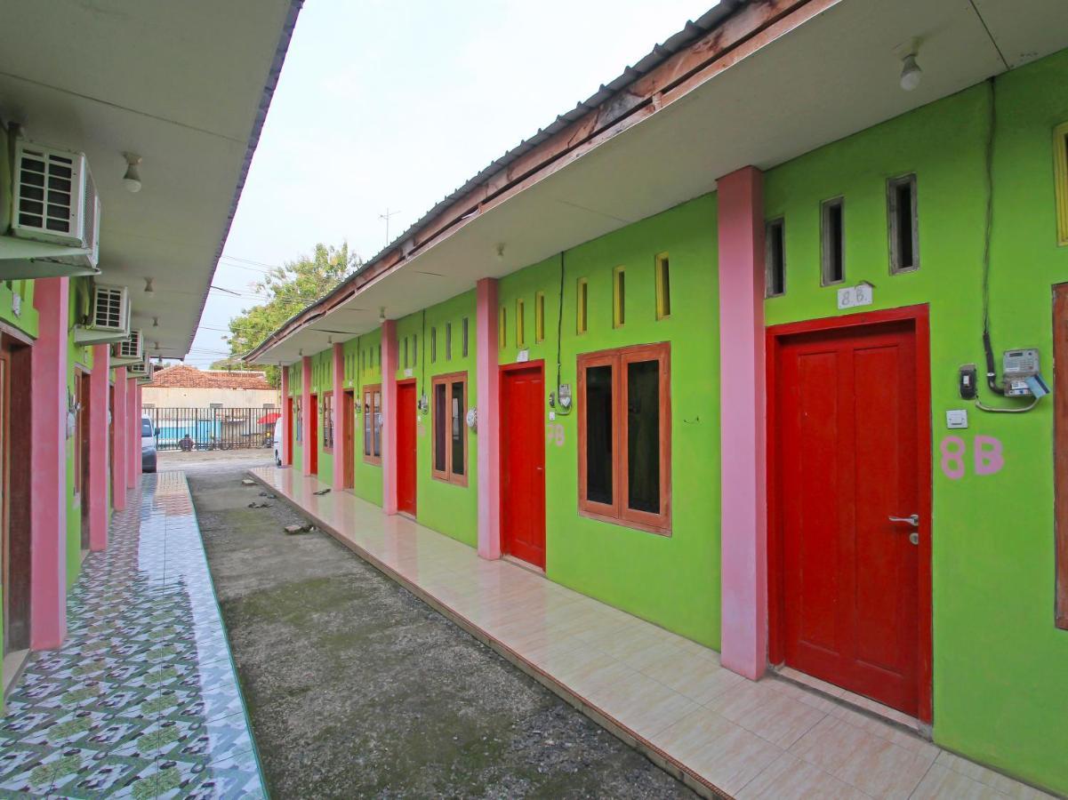 Oyo 91476 Srikaya Hotel 3 Pekalongan Exterior foto